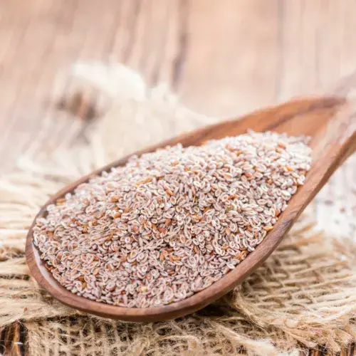O feno grego ajuda a controlar o apetite, diminuindo a vontade de comer entre as refeições. Suas saponinas de furostanol têm efeitos positivos no metabolismo lipídico, ajudando a reduzir o armazenamento de gordura e favorecendo a perda de peso.
